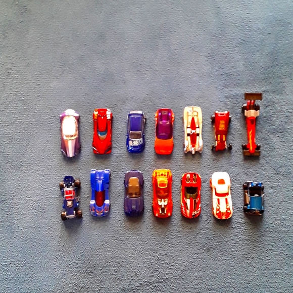 Hot Wheels Other - 14 Hotwheel cars playset, In mint condition